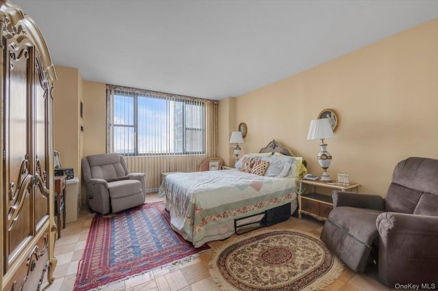 271-10 Grand Central Parkway 29V, Floral Park, NY 11005
