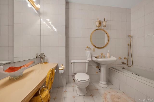 271-10 Grand Central Parkway 29V, Floral Park, NY 11005