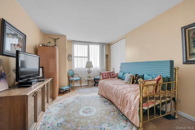 271-10 Grand Central Parkway 29V, Floral Park, NY 11005