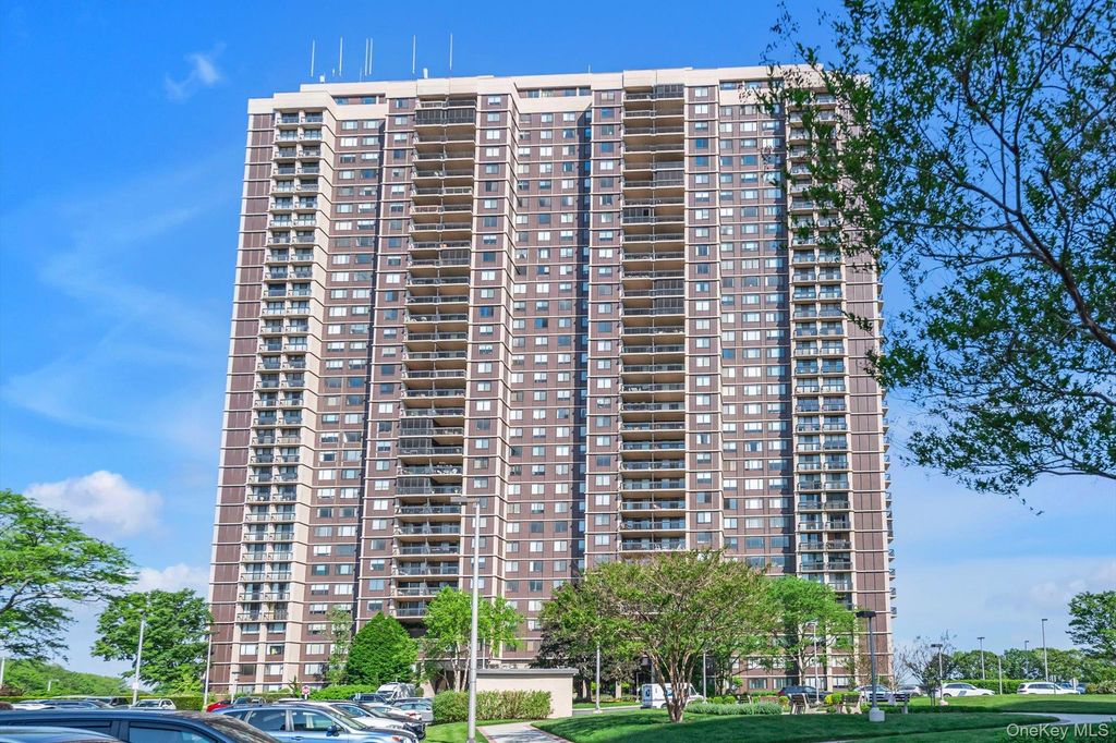 271-10 Grand Central Parkway 29V, Floral Park, NY 11005