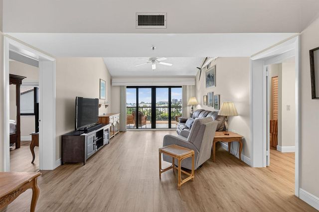 201 Ocean Bluffs Boulevard 5010, Jupiter, FL 33477