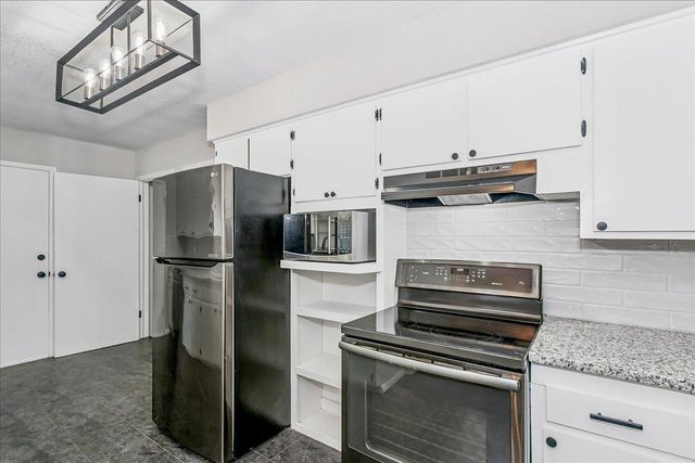 1023 N Gow St, Wichita, KS 67203