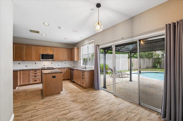 6 Vinca Trail, The Woodlands, TX 77382