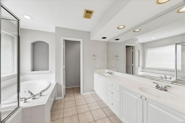 6 Vinca Trail, The Woodlands, TX 77382