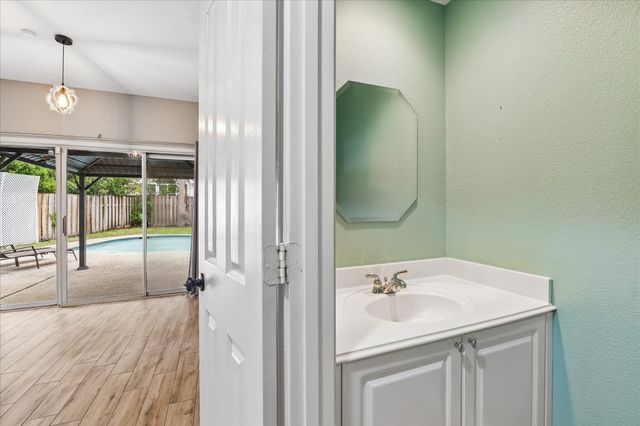 6 Vinca Trail, The Woodlands, TX 77382