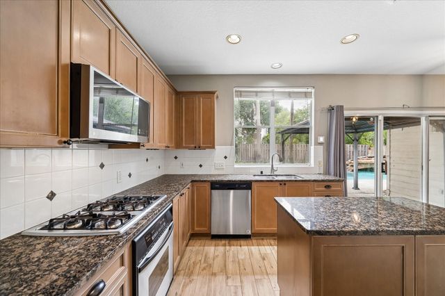 6 Vinca Trail, The Woodlands, TX 77382