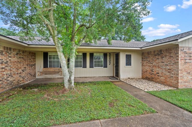 2207 Hickory Ridge Drive, Bossier City, LA 71111