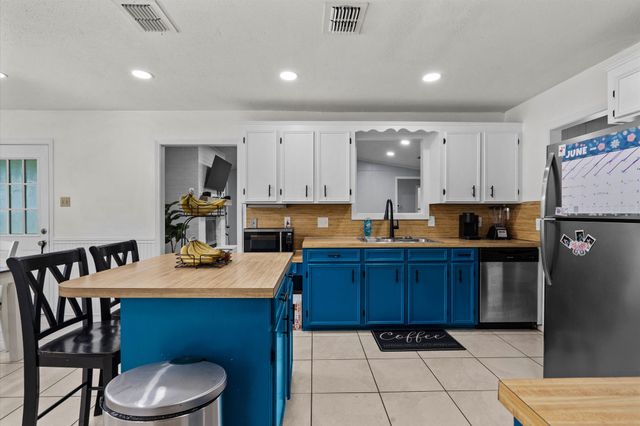 2207 Hickory Ridge Drive, Bossier City, LA 71111