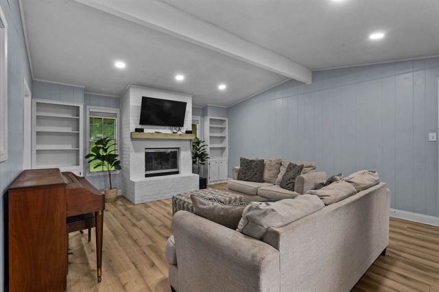2207 Hickory Ridge Drive, Bossier City, LA 71111