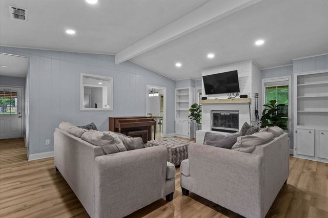 2207 Hickory Ridge Drive, Bossier City, LA 71111