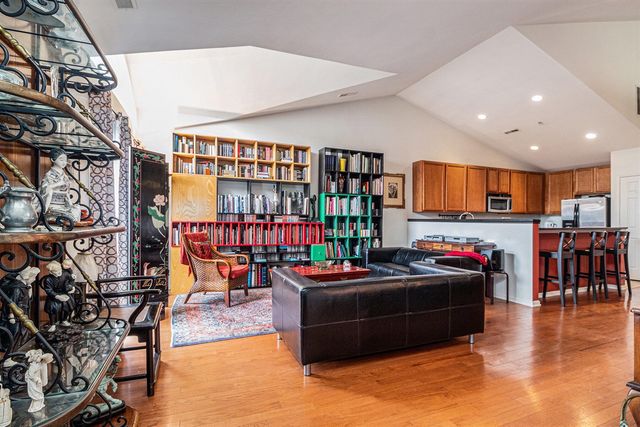 222 W Oakbrook Drive, Ann Arbor, MI 48103