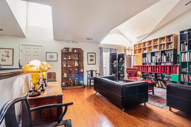 222 W Oakbrook Drive, Ann Arbor, MI 48103