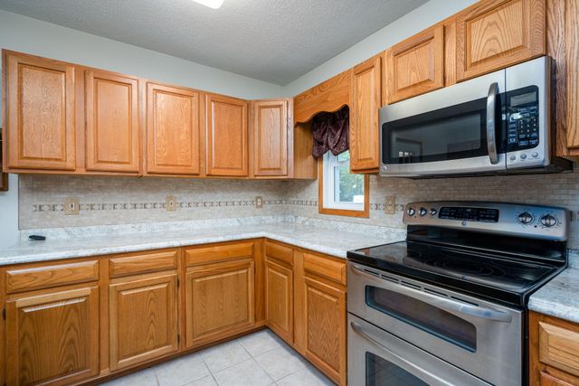 921 E Willoughby Road, Lansing, MI 48911