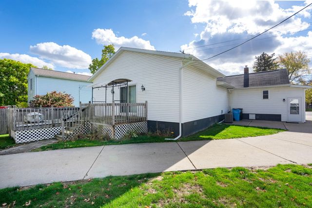 921 E Willoughby Road, Lansing, MI 48911