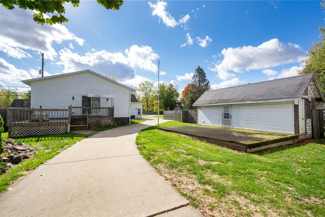 921 E Willoughby Road, Lansing, MI 48911