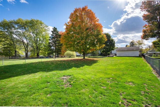 921 E Willoughby Road, Lansing, MI 48911