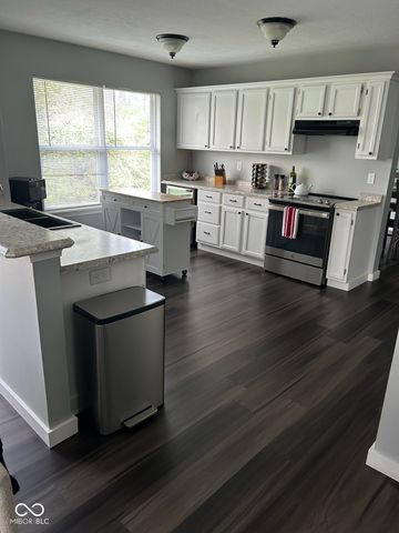 932 Stave Oak Drive, Beech Grove, IN 46107