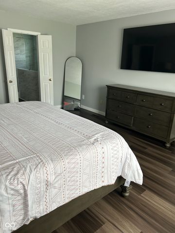 932 Stave Oak Drive, Beech Grove, IN 46107