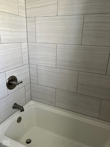 932 Stave Oak Drive, Beech Grove, IN 46107