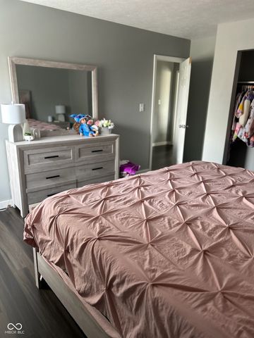 932 Stave Oak Drive, Beech Grove, IN 46107