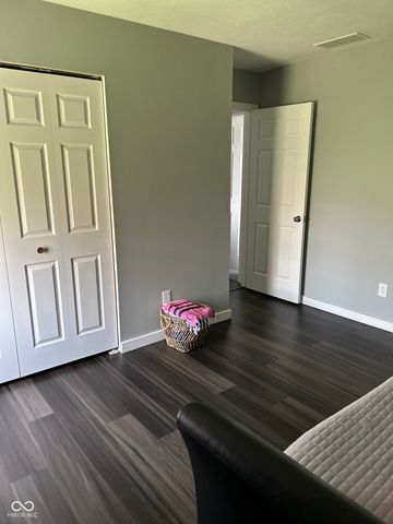 932 Stave Oak Drive, Beech Grove, IN 46107