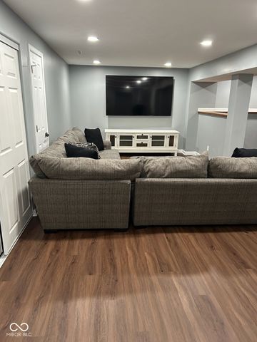 932 Stave Oak Drive, Beech Grove, IN 46107