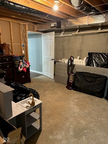 932 Stave Oak Drive, Beech Grove, IN 46107