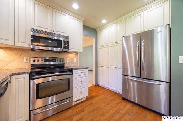 1621 Broadmoore Drive, Lincoln, NE 68506