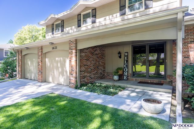 1621 Broadmoore Drive, Lincoln, NE 68506