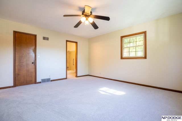 1621 Broadmoore Drive, Lincoln, NE 68506
