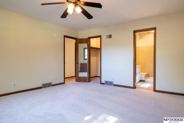 1621 Broadmoore Drive, Lincoln, NE 68506