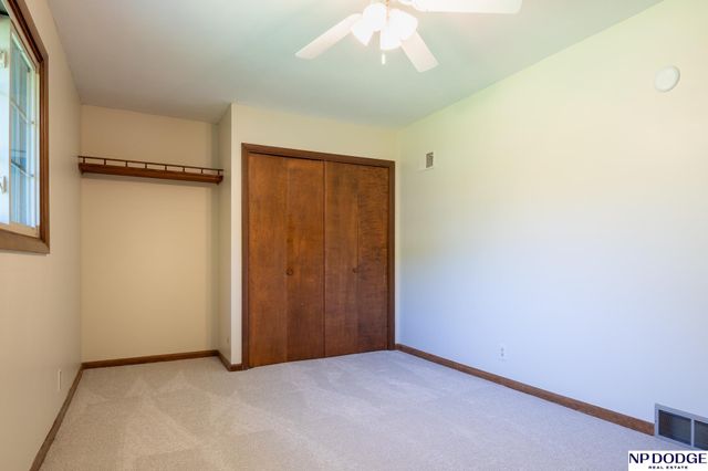 1621 Broadmoore Drive, Lincoln, NE 68506
