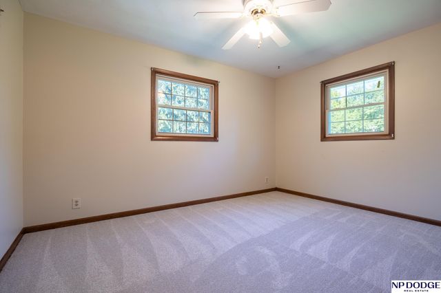 1621 Broadmoore Drive, Lincoln, NE 68506