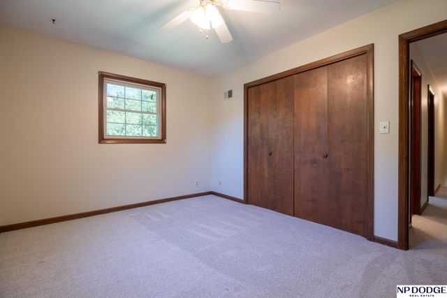 1621 Broadmoore Drive, Lincoln, NE 68506