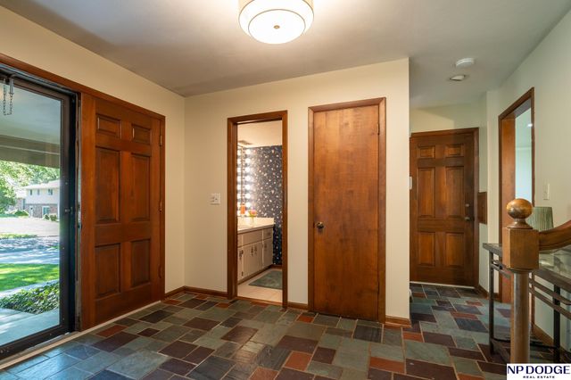 1621 Broadmoore Drive, Lincoln, NE 68506