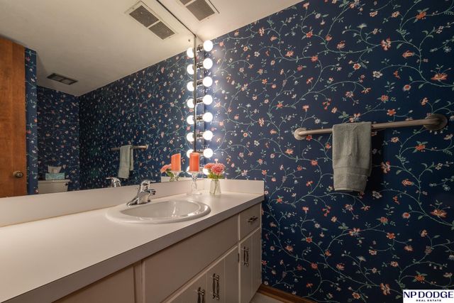 1621 Broadmoore Drive, Lincoln, NE 68506
