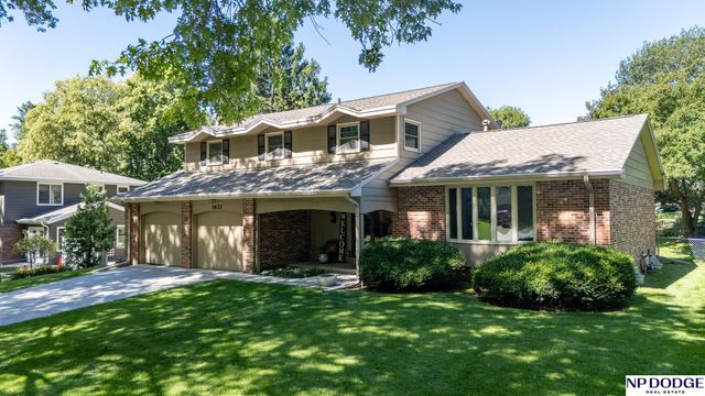1621 Broadmoore Drive, Lincoln, NE 68506
