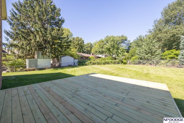 1621 Broadmoore Drive, Lincoln, NE 68506