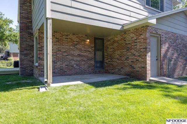 1621 Broadmoore Drive, Lincoln, NE 68506