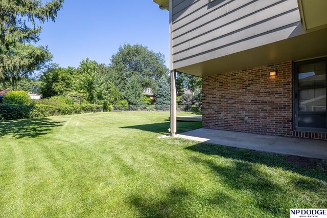 1621 Broadmoore Drive, Lincoln, NE 68506