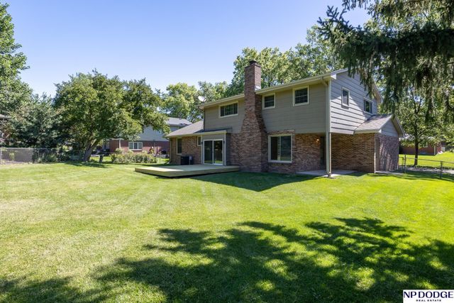 1621 Broadmoore Drive, Lincoln, NE 68506