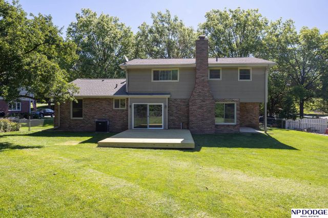 1621 Broadmoore Drive, Lincoln, NE 68506