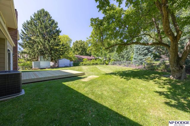 1621 Broadmoore Drive, Lincoln, NE 68506