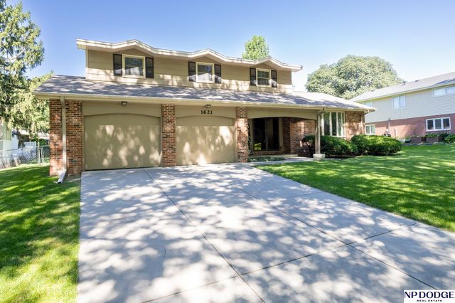 1621 Broadmoore Drive, Lincoln, NE 68506