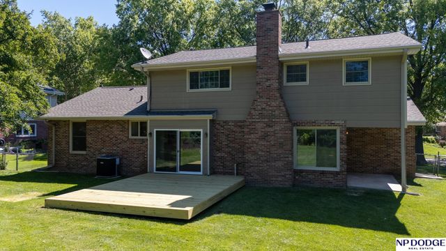 1621 Broadmoore Drive, Lincoln, NE 68506