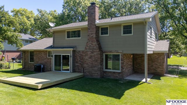 1621 Broadmoore Drive, Lincoln, NE 68506