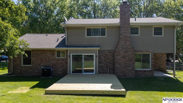 1621 Broadmoore Drive, Lincoln, NE 68506