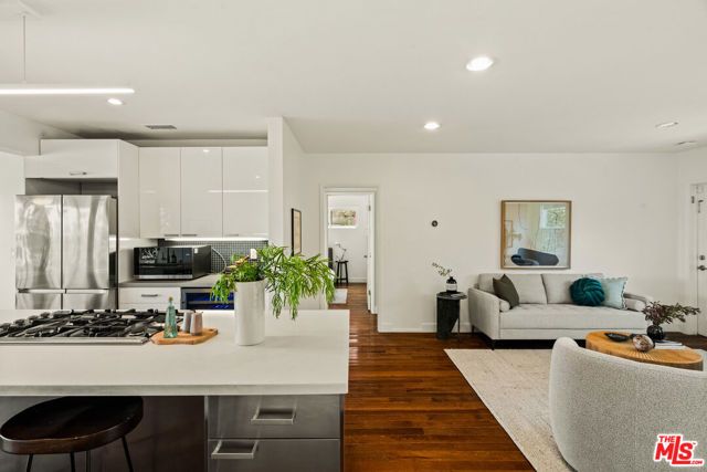 7406 Earldom Avenue, Playa Del Rey (los Angeles), CA 90293
