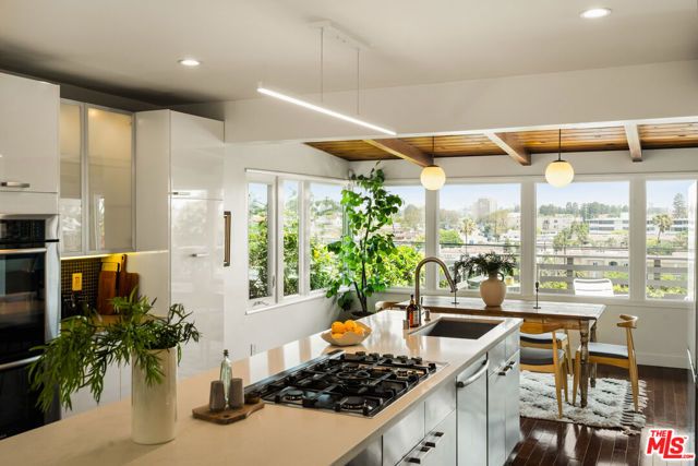 7406 Earldom Avenue, Playa Del Rey (los Angeles), CA 90293
