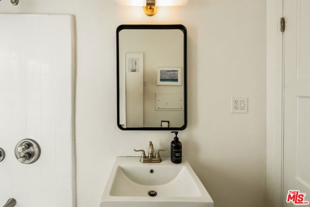 7406 Earldom Avenue, Playa Del Rey (los Angeles), CA 90293